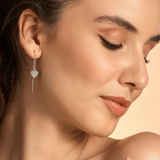Orecchini asimmetrici con cuore charm e cuore rosato