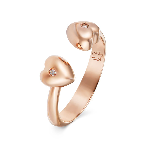 Anello contrarié in oro rosa con cuori e diamanti